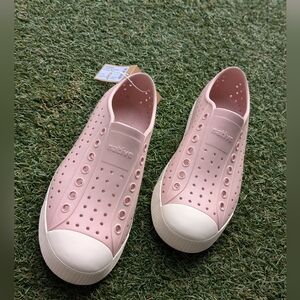 NIB Native Shoes Jefferson Sneaker - Adult - 7M/9W - Chameleon Pink & Bone White